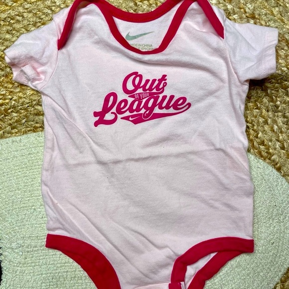 Vintage 90s/2000s Nike Baby Onesies 3-6 months Set of 5 - Picture 4 of 7